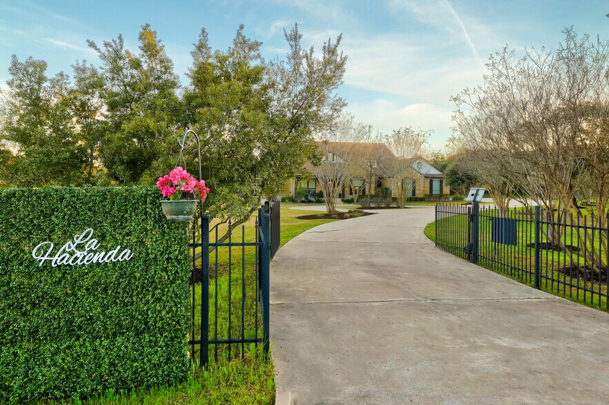 More Photos Of 8601 Zyle Rd, Austin Specialty For Sale