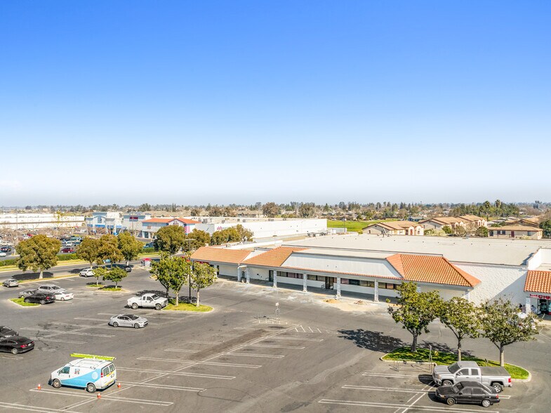 More Photos Of 1101-1143 Country Club Dr, Madera Unknown For Lease