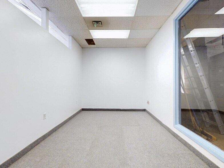 More Photos Of 1291 Matheson Blvd E, Mississauga Warehouse For Sale