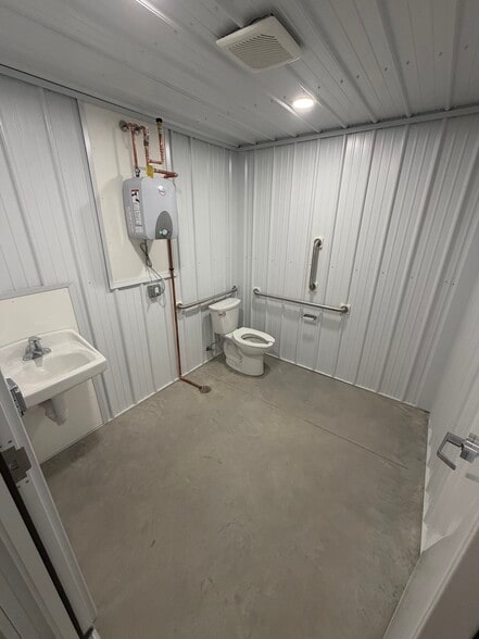 More Photos Of 2014 Cabintown Rd, Bloomington Industrial For Lease
