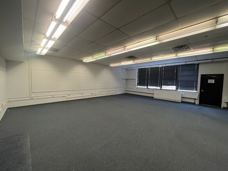 More Photos Of 1200-1298 Veterans Hwy, Bristol Office For Lease