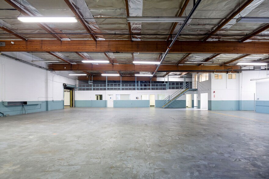More Photos Of 2205-2215 W El Segundo Blvd, Hawthorne Warehouse For Lease