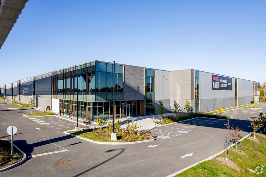 More Photos Of 17111 Rte Transcanadienne, Kirkland Light Distribution For Lease