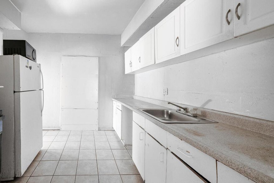 More Photos Of 2301 E Lewis Ave, Fresno Convenience Store For Sale