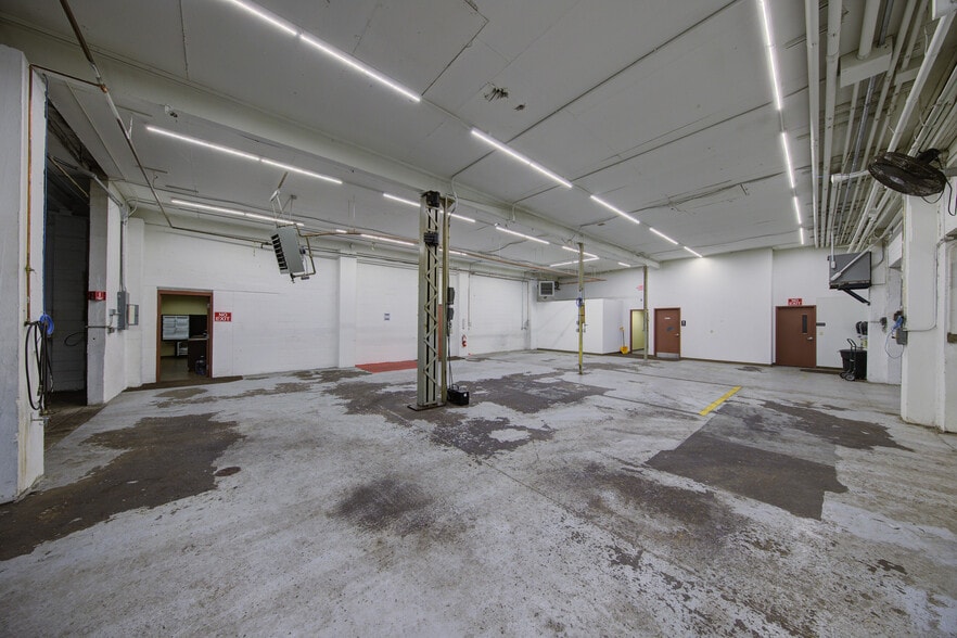 More Photos Of 180 Ushers Rd, Round Lake Warehouse For Sale