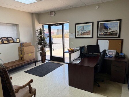 More Photos Of 4792 CR 430, Pleasanton Warehouse For Lease