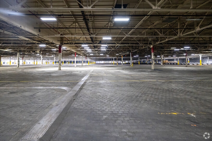 More Photos Of 3300 N 124th St, Milwaukee Manufacturing For Sale