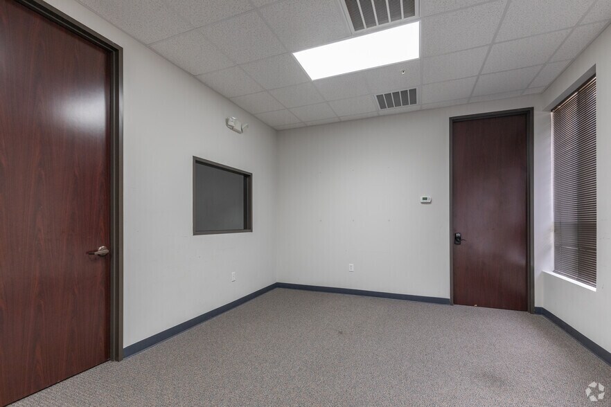 More Photos Of 52 Sugar Creek Center Blvd, Sugar Land Office For Lease
