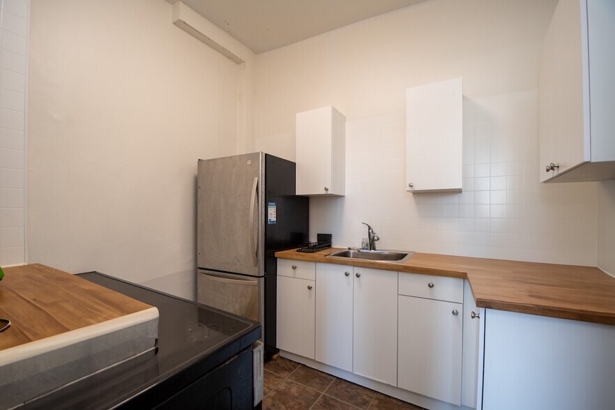 More Photos Of 197 Hunter St W, Peterborough Storefront Retail Residential For Lease