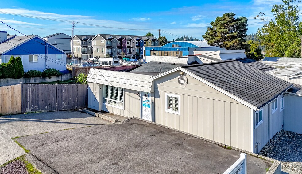 More Photos Of 3838 S Warner St, Tacoma Flex For Lease