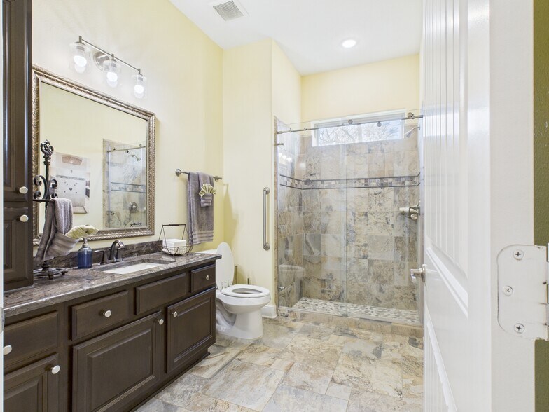 More Photos Of 16751 TX-75 Hwy, Willis Office For Sale