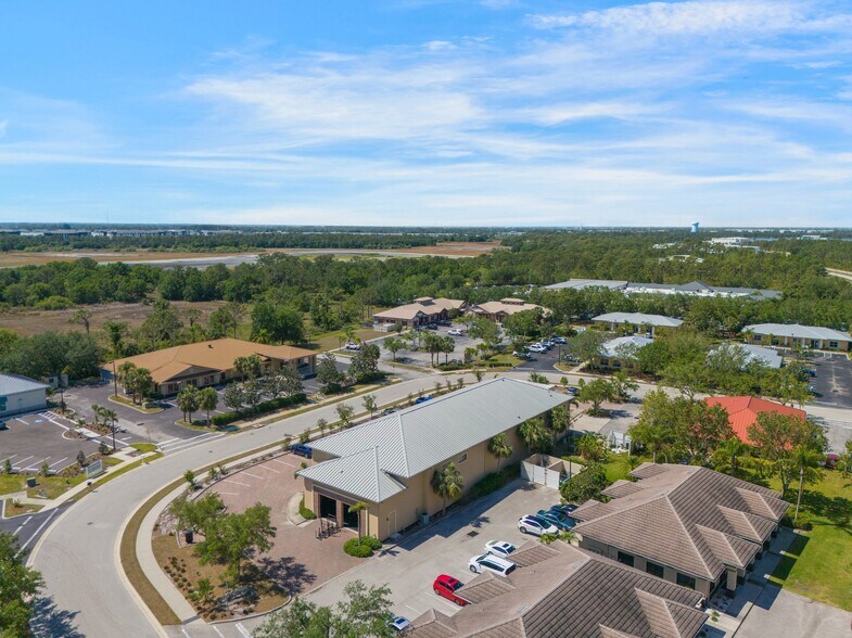 More Photos Of 5261 Paylor Ln, Sarasota Freestanding For Lease