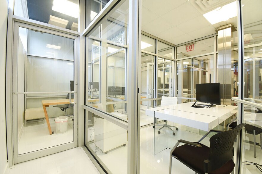 More Photos Of 2101 W Division St, Chicago Storefront Retail Residential For Lease