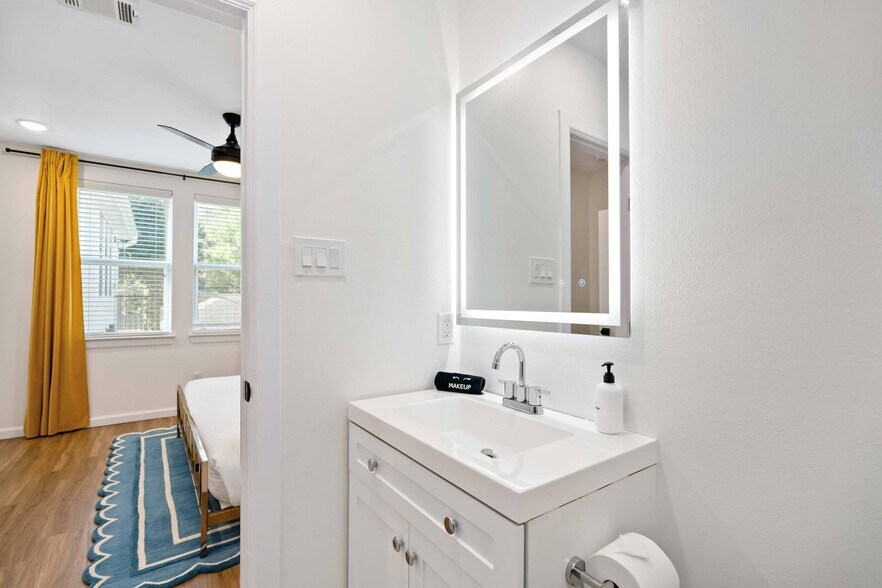 More Photos Of 2806 Rosewood St, Houston Multifamily For Sale