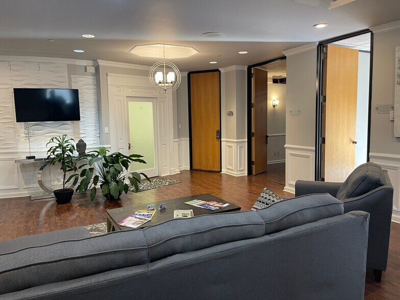 More Photos Of 428 E 4th St, Charlotte Office For Lease