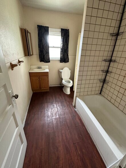 More Photos Of 9625 8th St, Rancho Cucamonga Contractor Storage Yard For Sale