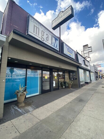 More Photos Of 17942-17944 Ventura Blvd, Encino Storefront Retail Office For Lease
