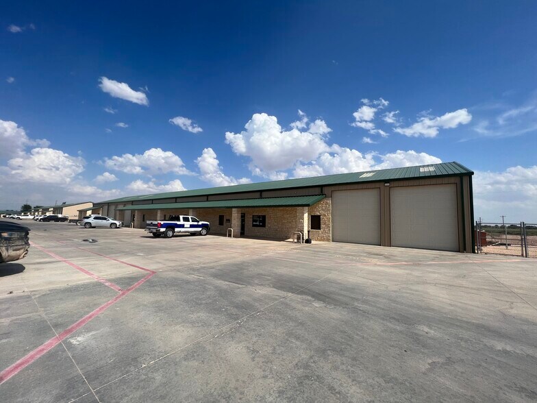 More Photos Of 6413 N State Highway 349, Midland Warehouse For Lease