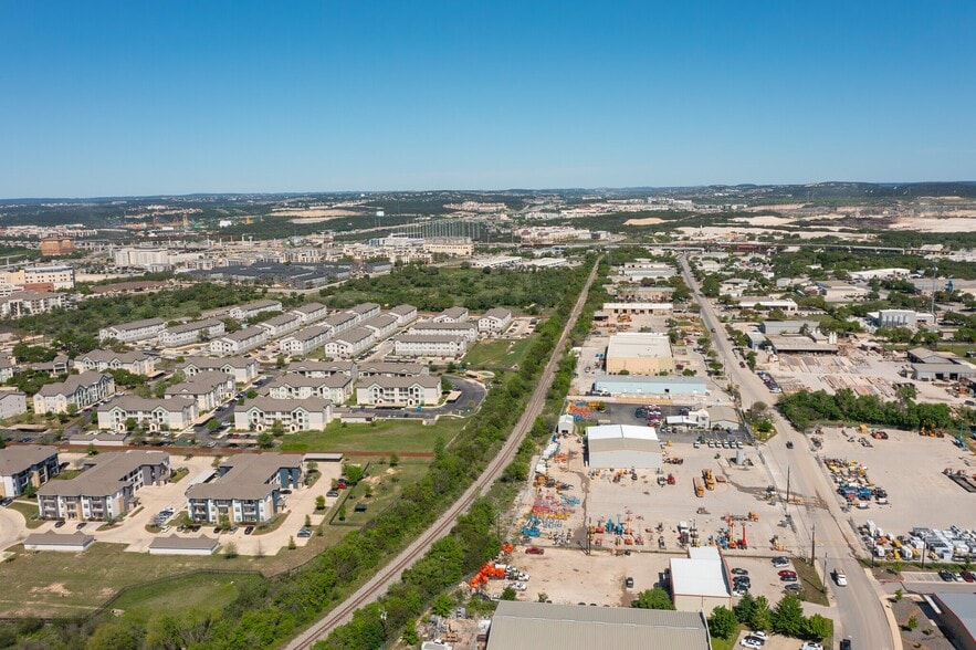 More Photos Of 15030 Tradesman, San Antonio Distribution For Lease