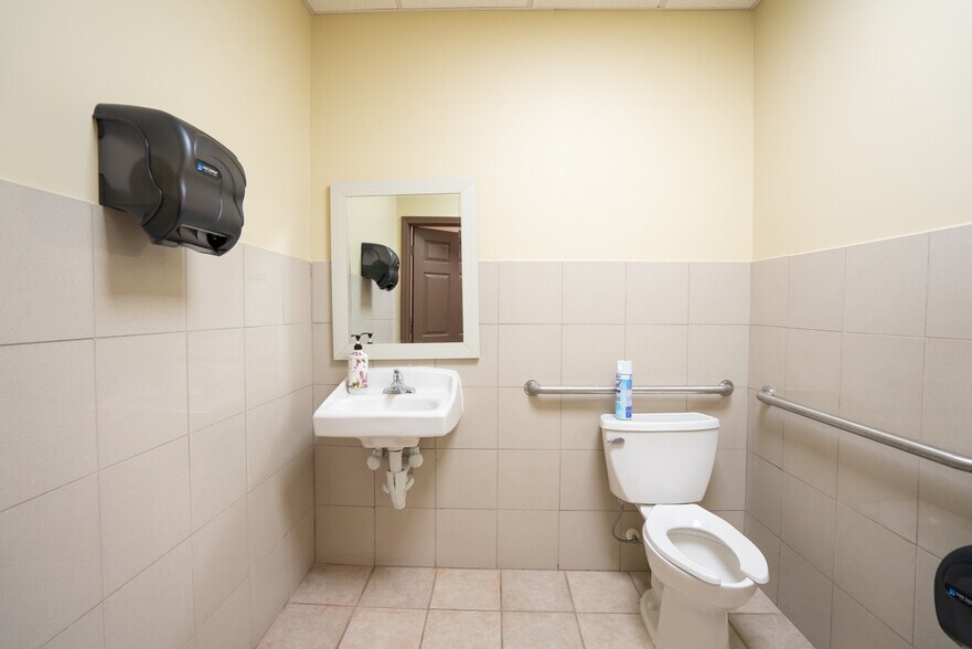 More Photos Of 4260 E Ponce De Leon Ave, Clarkston Freestanding For Lease