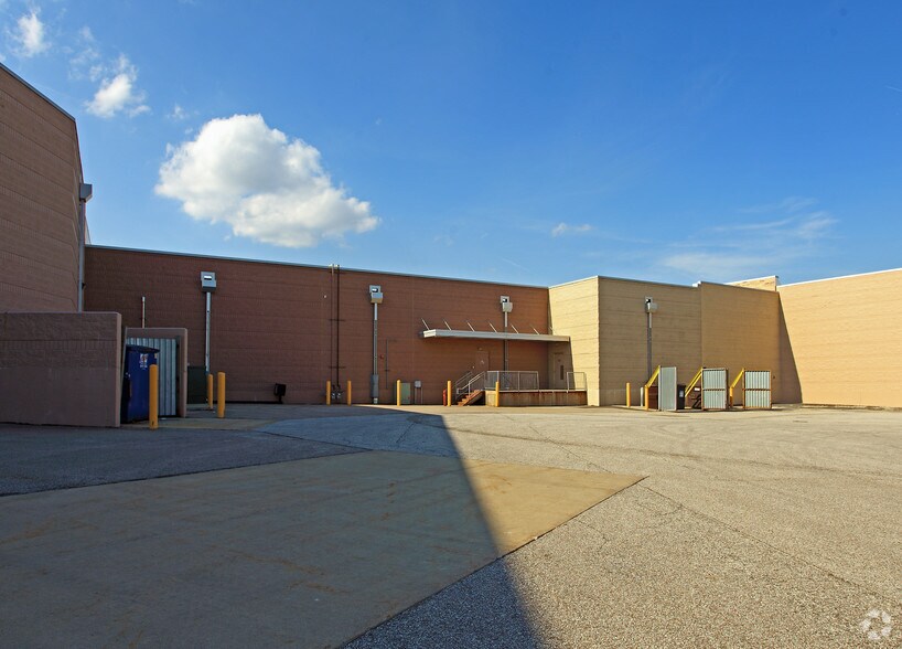 More Photos Of 4065-4095 Richmond Rd, Warrensville Heights Unknown For Lease