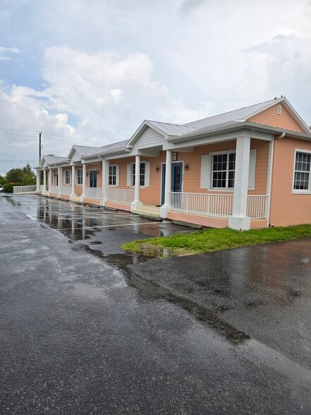 Primary Photo Of 5473 Lee St, Lehigh Acres Mixed Retail For Lease