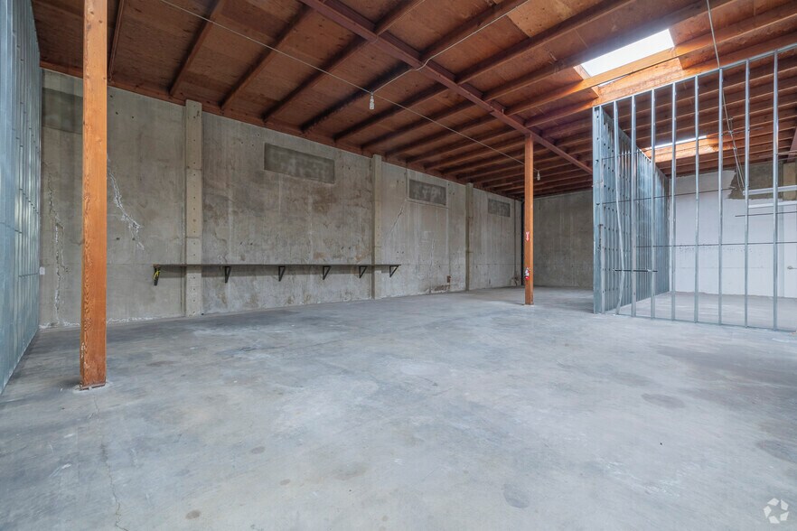 More Photos Of 1680 14th St, Oakland Warehouse For Sale
