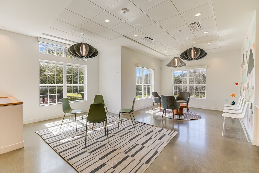 More Photos Of 5915 La Crosse Ave, Austin Medical For Sale