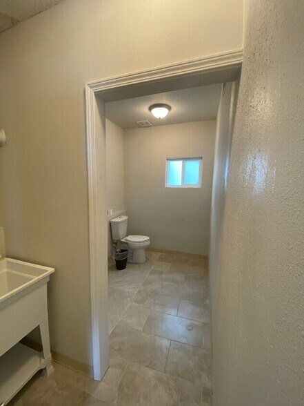 More Photos Of 3826 Tompkins Rd, El Paso Office For Lease