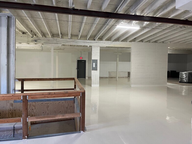 More Photos Of 4605-4611 SW Beaverton Hillsdale Hwy, Portland Drugstore For Lease