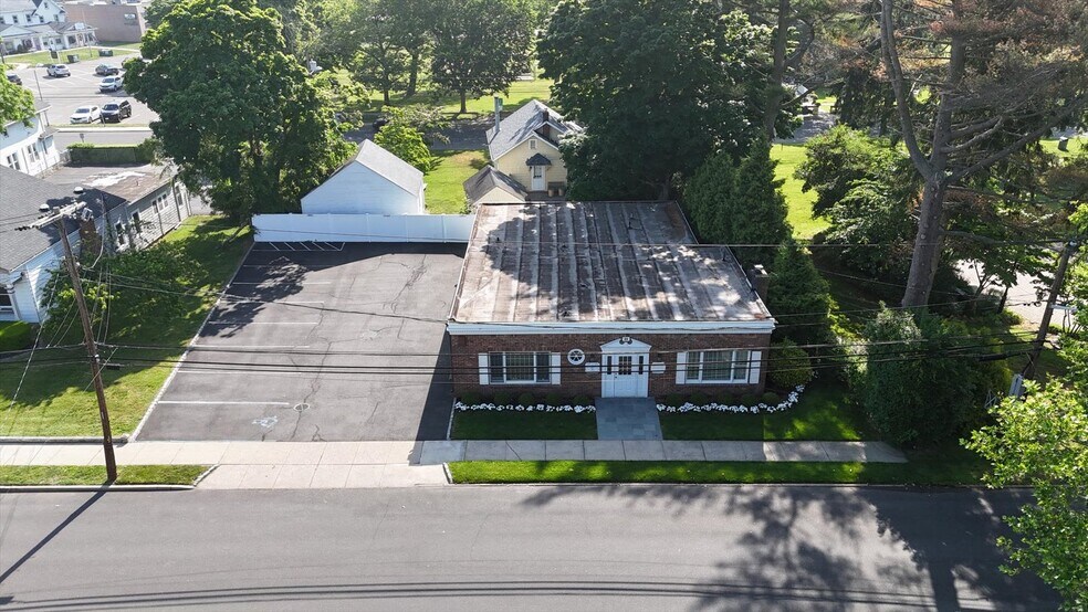 More Photos Of 33 Candee Ave, Sayville Medical For Lease