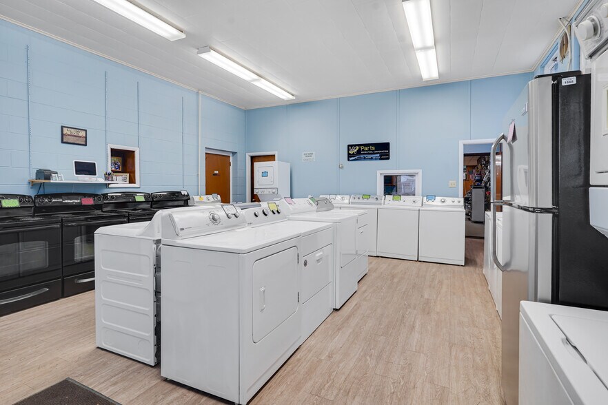 More Photos Of 27 Division St, Waterford Freestanding For Sale