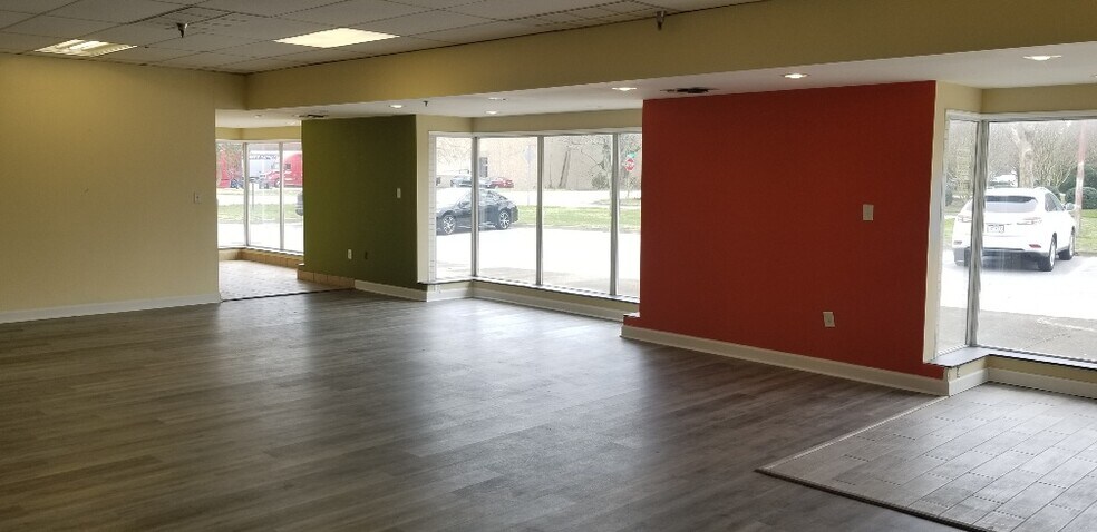 More Photos Of 1381-1397 Baker Rd, Virginia Beach Flex For Sale