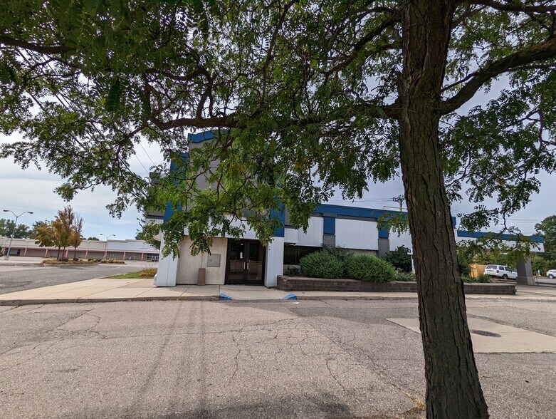 More Photos Of 2025 Rawsonville Rd, Belleville Bank For Lease