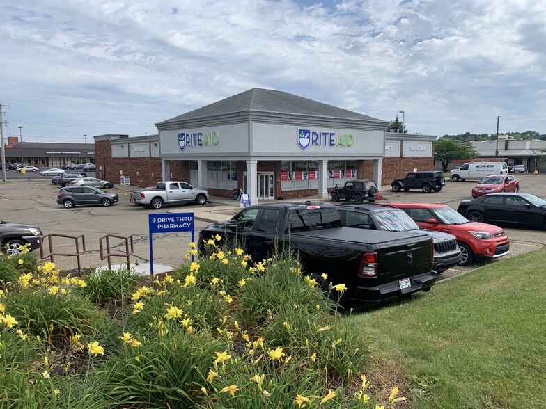 Primary Photo Of 242 Lincoln Way W, Massillon Drugstore For Lease