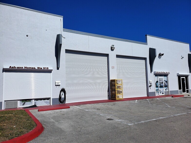 More Photos Of 3945 Tollhouse Dr, Naples Warehouse For Lease