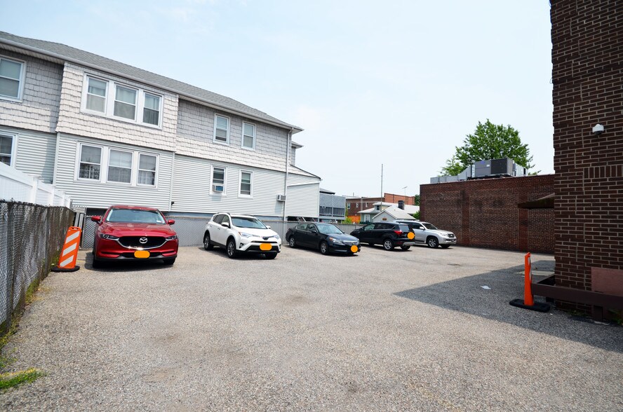 More Photos Of 3485 E Tremont Ave, Bronx Office For Lease