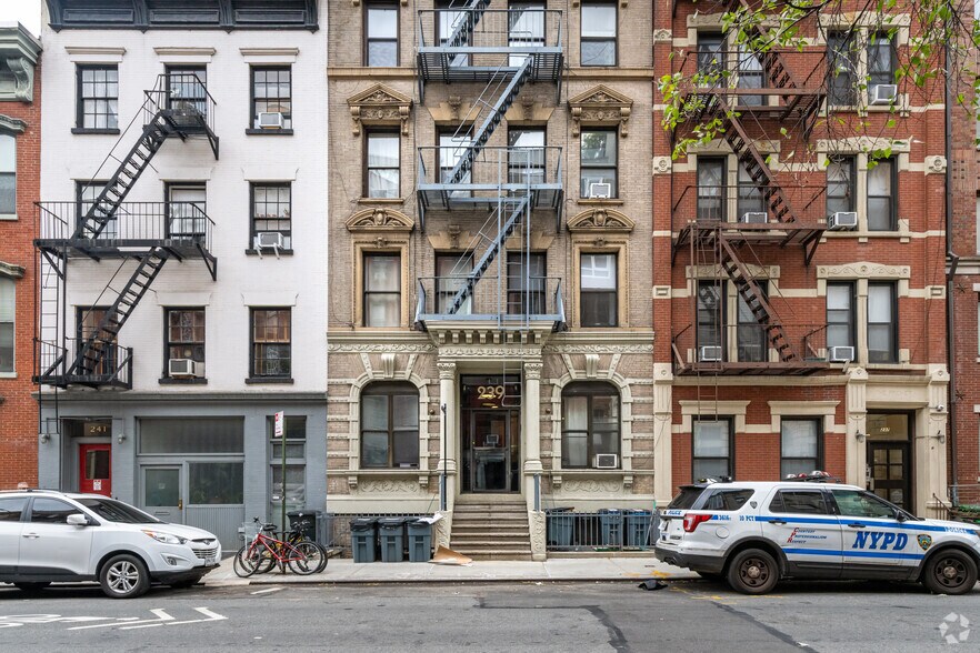 More Photos Of 239 W 20th St, New York Apartments For Sale