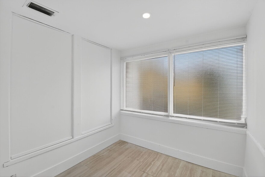 More Photos Of 220 SW 16th St, Dania Beach Office Residential For Sale