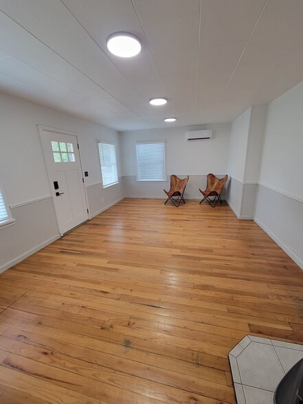 More Photos Of 336 NW 7th St, Redmond Office For Sale