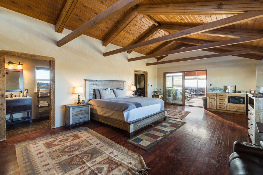 More Photos Of 102 Rabbit Rd, Santa Fe Specialty For Sale