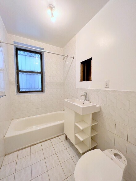 More Photos Of 43 Central Park N, New York Apartments For Lease