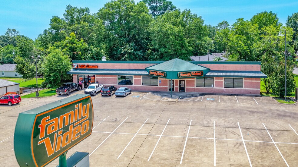 Primary Photo Of 2010 Lamar Ave, Paris General Retail For Lease