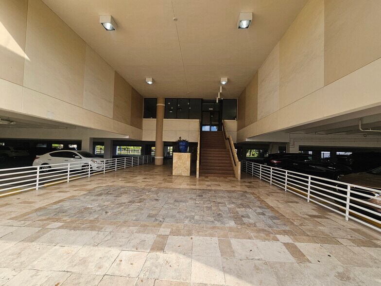 More Photos Of 4101 NW 3rd Ct, Plantation Medical For Lease