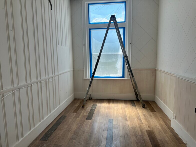 More Photos Of 31-33 E 2nd St, Manchester Storefront Retail Residential For Sale