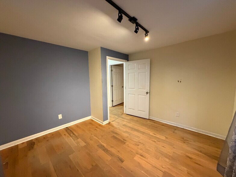 More Photos Of 113 Foster Lake Rd, Dallas General Retail For Lease