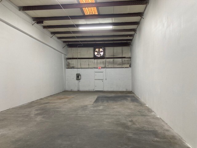 More Photos Of 1700-1708 Kelley Ave, Kissimmee Warehouse For Lease