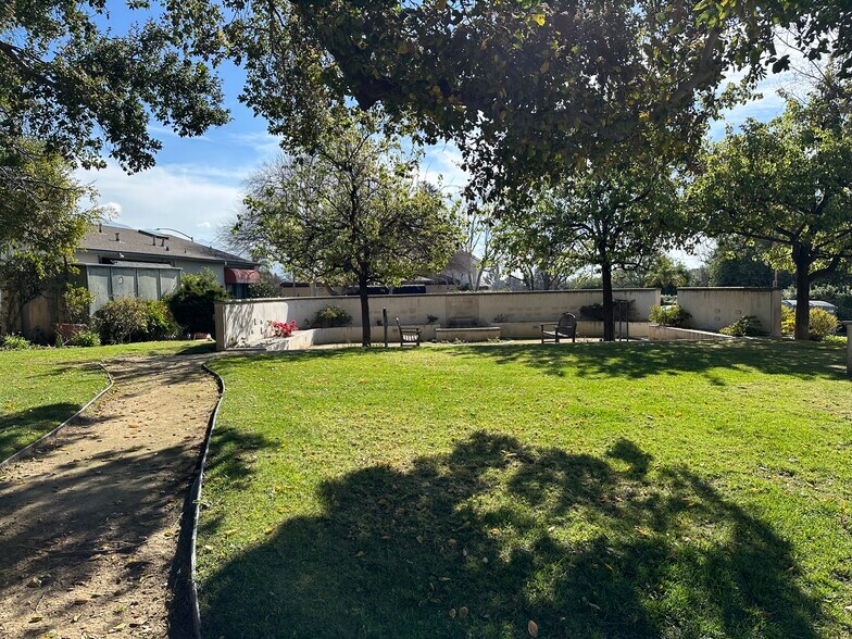 More Photos Of 814 Foothill Blvd, La Cañada Flintridge Storefront For Lease