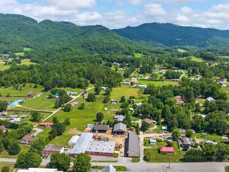 More Photos Of 635 Sonoma Rd, Waynesville Flex For Sale