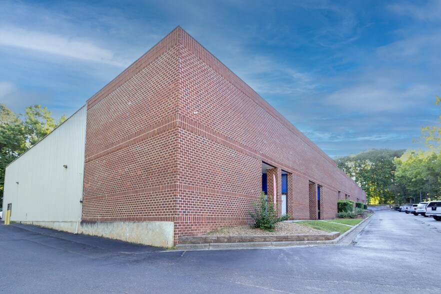 More Photos Of 3200 Glen Royal Rd, Raleigh Showroom For Lease